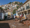 Quinto día de limpieza y achiques de agua en Mira (Cuenca)