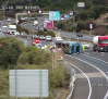 Vuelca un camión que transportaba cerdos en la A-42, en la cuesta de las Nieves