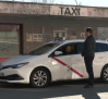 Localizado el taxi robado con violencia en Burguillos, mientras continúa la búsqueda del responsable