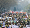 Miles de personas marchan en Madrid por el derecho a la vivienda y contra la especulación