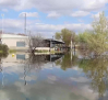 El Jarama inunda "como un tsunami" el complejo de esquí de Seseña