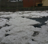 Un manto blanco de granizo cubre Abenójar y cae con fuerza en otros municipios de la región