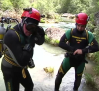 Los GEAS de la Guardia Civil realizan sus entrenamientos en el río Júcar