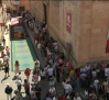 Elche de la Sierra se prepara para exhibir sus famosas alfombras de serrín