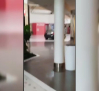 Roban una joyería de un centro comercial del sur de Madrid a la que accedieron circulando en coche por los pasillos