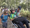 Medio centenar de personas suben al Rocigalgo, el pico más alto de los Montes de Toledo, para visibilizar la ELA
