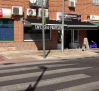 Seis heridos al chocar un coche contra la terraza de una panadería en Fuensalida