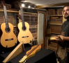 Un templo de cuerdas y madera, el taller luthier Daniel Villamayor