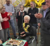 Aurelia celebra su 100 cumpleaños bailando