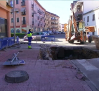 Una retroexcavadora abre un socavón en Talavera por la canalización de la Portiña