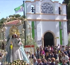 Los tomelloseros acompañan a su patrona, la Virgen de las Viñas