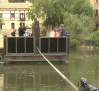 Nos subimos a la barca Pasaje para llegar a la romería del Valle
