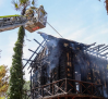 Técnicos y bomberos evalúan este lunes la Casa del Corcho de La Vega tras el incendio
