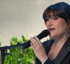 Rozalén puso su música en el acto civil ante el papa