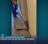 Rescatan a una culebra que se coló en un bloque de viviendas en Bargas (Toledo)