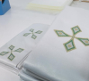 Una empresa de Hellín diseña ropa para la visita del papa