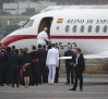 Tras un retraso por un problema en el avión, el papa regresa al Vaticano en el Falcon ofrecido por el rey