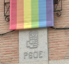 Polémica por la colación de las banderas del Orgullo en los edificios institucionales