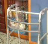 Una parroquia de Cuenca dona andadores a quien lo necesite
