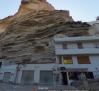 Desalojo preventivo de un alojamiento turístico por un desprendimiento de piedras en Alcalá del Júcar (Albacete)