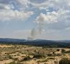 El humo de un incendio obliga a cortar una carretera en Checa (Guadalajara)