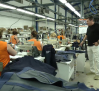 Más de 350.000 uniformes escolares salen de una empresa de Hellín