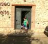 La escasez obliga a cortes de agua y reparto de garrafas en Los Navalmorales