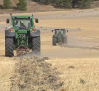 Barajas de Melo celebra su tradicional concurso de arada con tractor