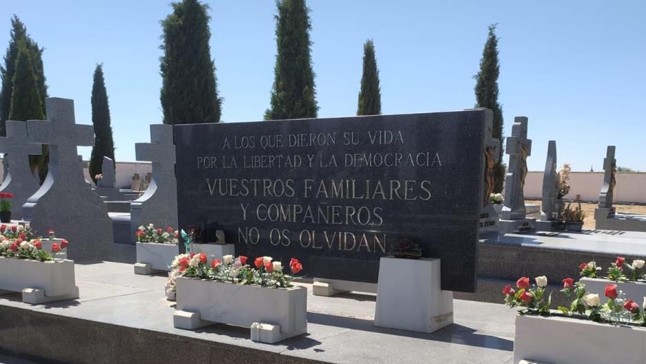 Mausoleo en honor a los represaliados en la fosa común de Tembleque, en Toledo. Cementerio municipal