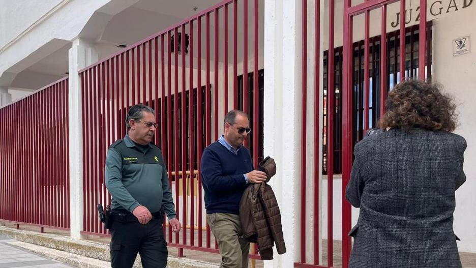 Entrada en los juzgados Manzanares (Ciudad Real) del detenido Antonio C. V.