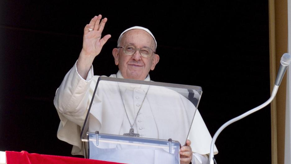 El Vaticano aprueba la posibilidad de bendecir a parejas formadas por personas del mismo sexo.