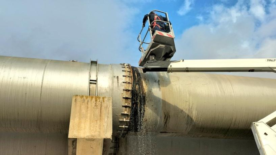 Reparan una fuga del trasvase Tajo Segura que los conductores usaban para lavar el coche