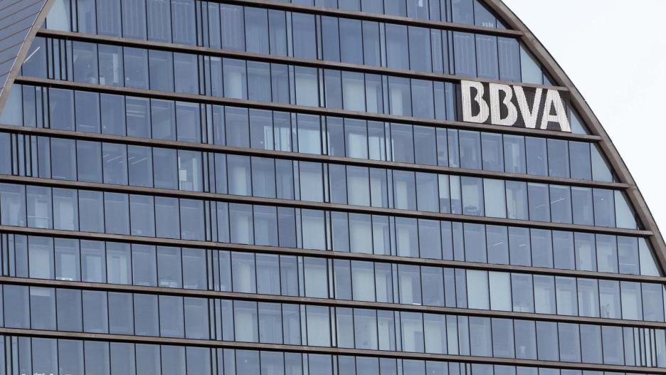 BBVA plantea a Banco Sabadell una posible fusión.