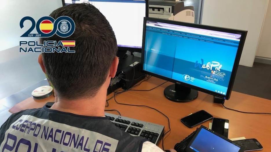 Imagen de un agente de Policía Nacional frente a un ordenador

REMITIDA / HANDOUT por POLICÍA NACIONAL
Fotografía remitida a medios de comunicación exclusivamente para ilustrar la noticia a la que hace referencia la imagen, y citando la procedencia de la imagen en la firma
27/6/2025