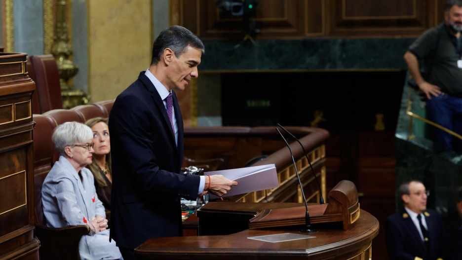 MADRID, 09/07/2025.- El presidente del Gobierno Pedro Sánchez interviene en el pleno en el Congreso de los Diputados, este miércoles.EFE/ Zipi