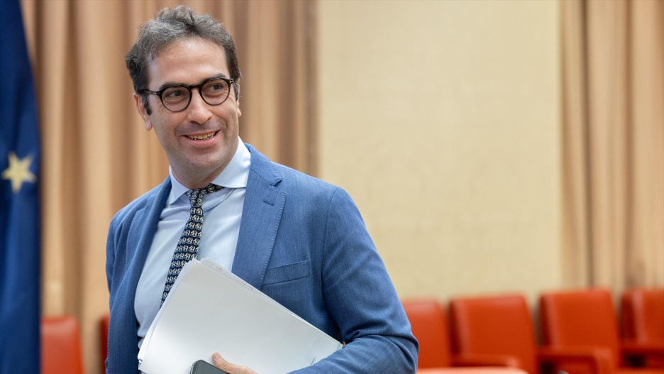 (Foto de ARCHIVO)
Desde Economía han recordado a Europa Press que las reuniones de los grupos de trabajo se vienen desarrollando con motivo de la puesta en marcha del Plan de Respuesta y Relanzamiento Comercial que el Gobierno español aprobó a las pocas horas de que la administración estadounidense estableciera nuevos aranceles a los productos europeos, para mantener una vía de información directa que permita al Ejecutivo acompañar de forma "eficiente" a las empresas afectadas.