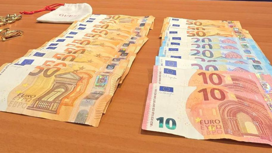 Dinero incautado en la operación policial.