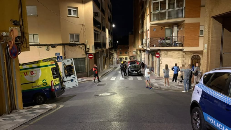 Imagen de la evacuación de un edificio de la calle Segóbriga en Cuenca