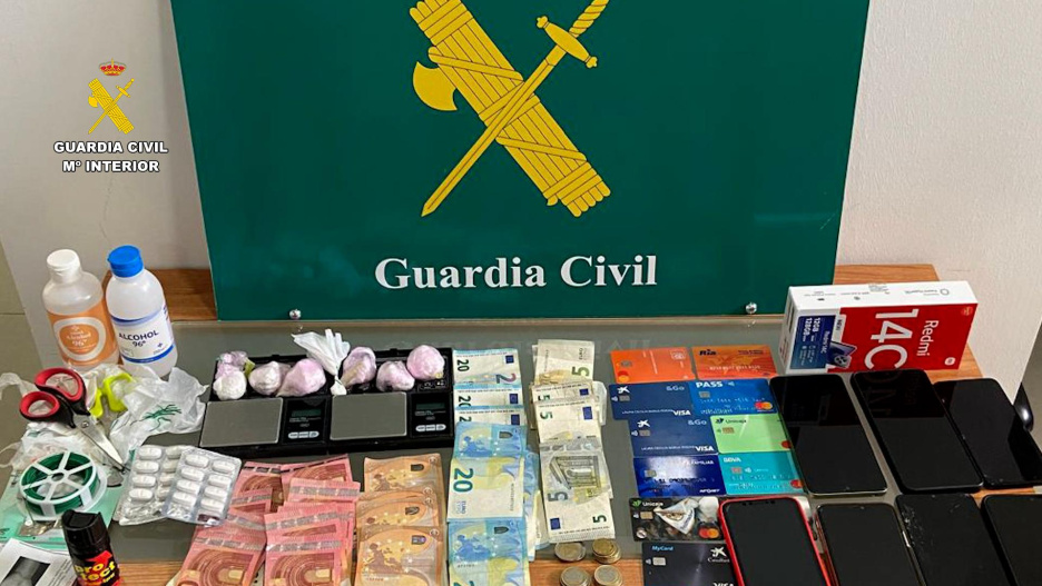 Material incautado por la Guardia Civil.