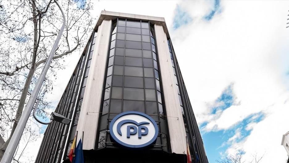 (Foto de ARCHIVO)
Un grupo de familiares de víctimas de la DANA se concentra frente a la sede de Génova del Partido Popular (PP), a 14 de marzo de 2025, en Madrid (España). Familias de las víctimas de la DANA que afectó parte de la provincia de Valencia, el pasado 29 de octubre, se han unido a SOS Desaparecidos para pedir responsabilidades judiciales de las personas físicas que por cargo pudieron tener alguna responsabilidad y que no ejercieron durante aquella trágica jornada.

Diego Radamés / Europa Press
14/3/2025