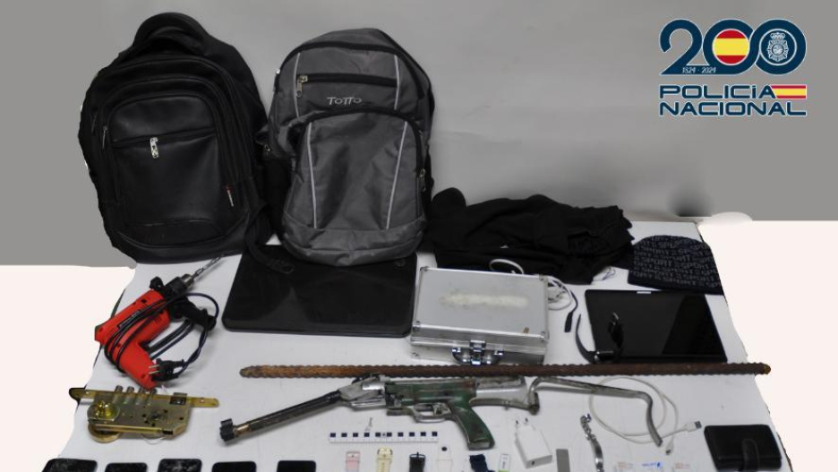 Parte del material incautado a los cinco detenidos en esta operación que está vinculada con otros robos que se cometieron en Ciudad Real.