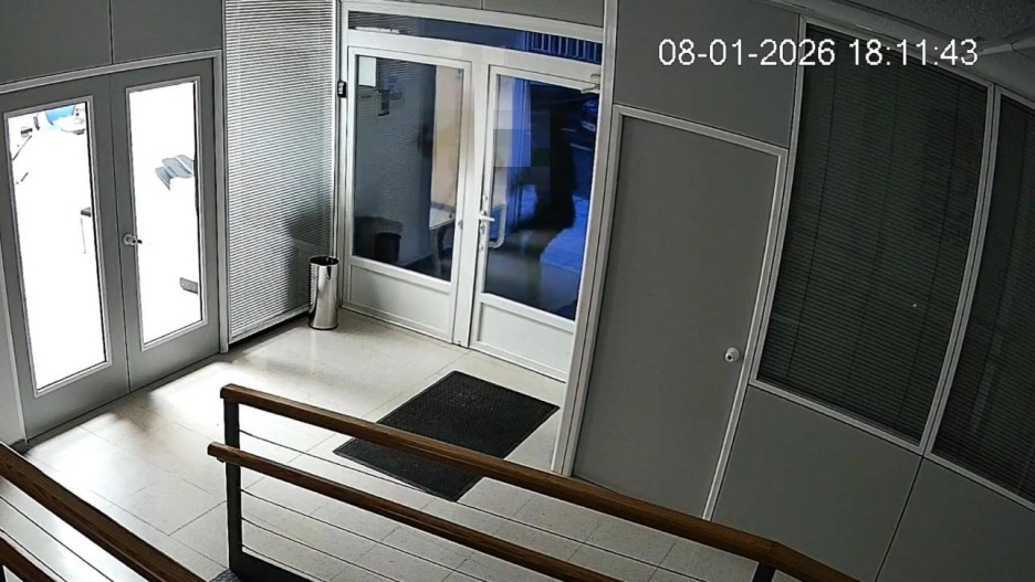 Imagen del ataque violento a la sede del PSOE en Guadalajara.

Eva Ercolanese/PSOE / Europa Press
09/1/2026