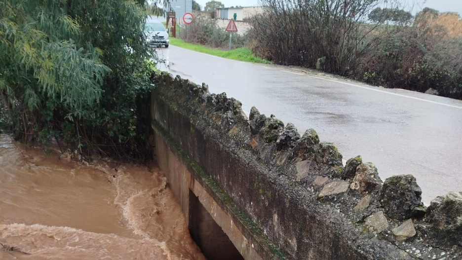 Carretera afectada por inundaciones en Ciudad Real.