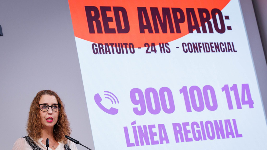 La consejera de Igualdad, Sara Simón, ha presentado la Red Amparo.