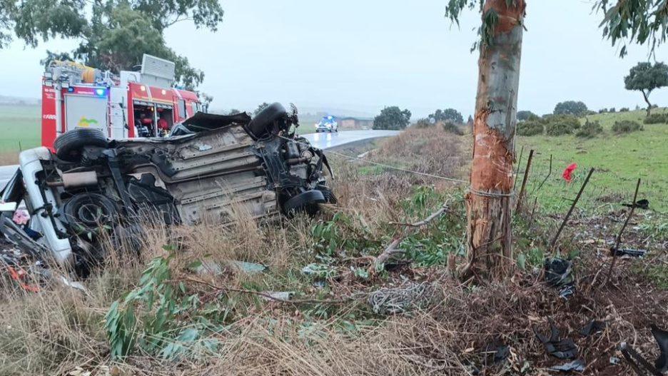 Muere un hombre tras salirse de la vía y volcar el coche en el que iba en Villamayor de Calatrava
