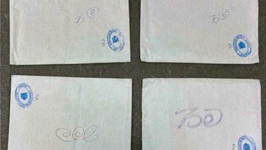 Sobres blancos con distintos caracteres que incluían dinero hallados en el domicilio de Julio Martínez Martínez e incluidos en el sumario del 'caso Plus Ultra'

REMITIDA / HANDOUT por INFORME DE LA UDEF REMITIDO AL JUZGADO
Fotografía remitida a medios de comunicación exclusivamente para ilustrar la noticia a la que hace referencia la imagen, y citando la procedencia de la imagen en la firma
25/5/2026