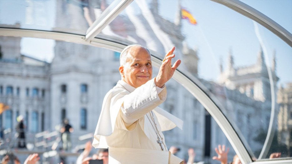07 June 2026, Spain, Madrid: Pope Leo XIV arrives by popemobile at the Plaza de Cibeles to preside over the Corpus Christi Catholic mass in the Plaza de Cibeles in Madri. Photo: David Cruz Sanz/ZUMA Press Wire/dpa

David Cruz Sanz/ZUMA Press Wire/ DPA
07/6/2026 ONLY FOR USE IN SPAIN
