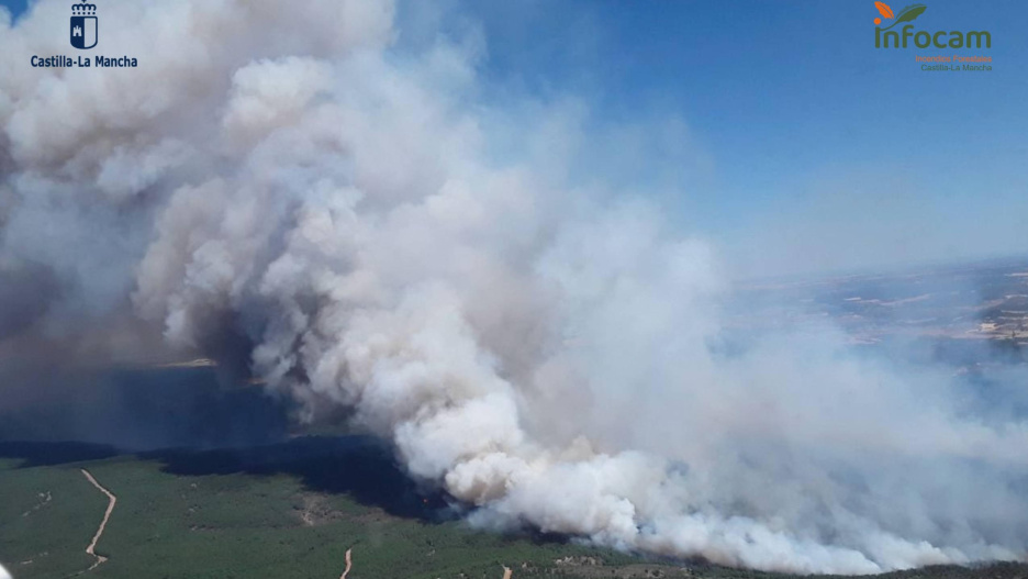 Avanza el incendio forestal en La Mierla (Guadalajara)