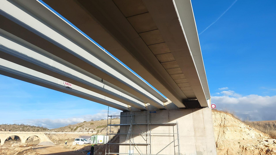 Nuevo puente en Embid tras los destrozos provocados por la dana.