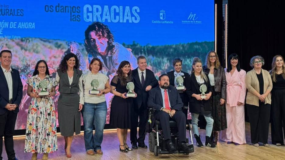 Acto en La Roda (Albacete) con motivo del Día de las Mujeres Rurales con las 5 reconocidas por el Gobierno regional